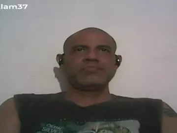 Offline retlam37 on Chaturbate