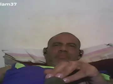 Offline retlam37 on Chaturbate