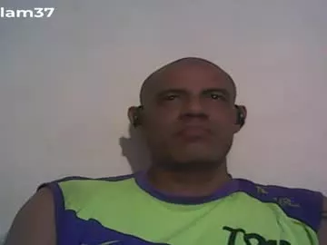Offline retlam37 on Chaturbate