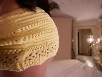 sensual_giaa — stay in underwear [1452 tokens remaining]