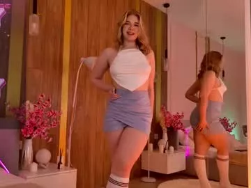 Group smiley_mia_ on Chaturbate