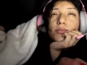 suzyishellawet on Chaturbate