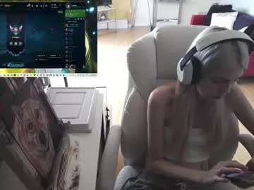 Offline tinykylie on Chaturbate