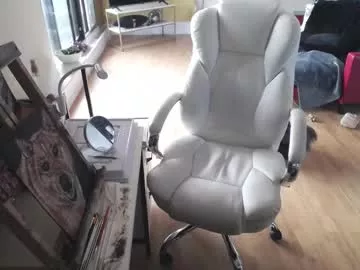 Offline tinykylie on Chaturbate