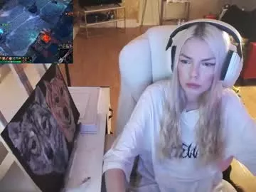 Offline tinykylie on Chaturbate