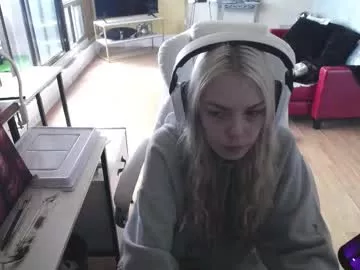 Offline tinykylie on Chaturbate