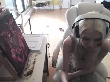 Offline tinykylie on Chaturbate