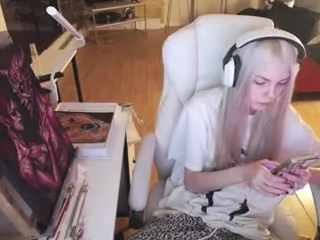 Offline tinykylie on Chaturbate