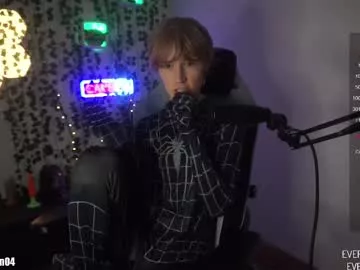 Offline twinkben04 on Chaturbate