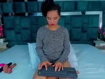 valtira_nova on Chaturbate