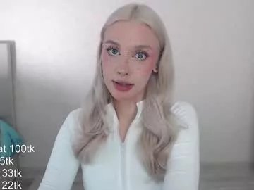 vickyfuckingdoll on Chaturbate