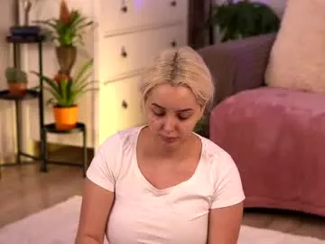 Offline victoriamorrone on Chaturbate