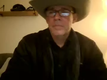 Offline wingnutt765733 on Chaturbate