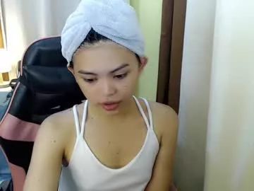 Offline yourlovelytranspinay on Chaturbate