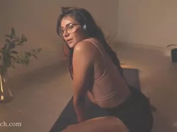 zarahlynch on Chaturbate