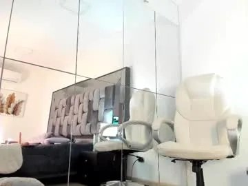 zinnia_mosley — Striptease Sexy [180 tokens left] Do you want a a mistress?/ #mistress #mature #fit #redlips #findom