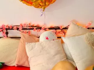 Freechat nikki_alman on Flirt4Free