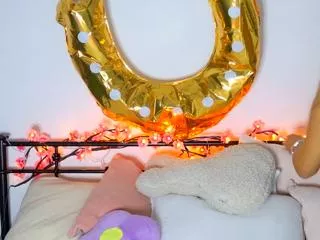 Freechat nikki_alman on Flirt4Free