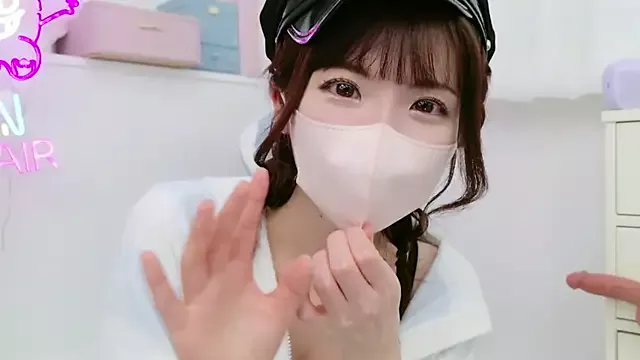 Offline -minami- on StripChat