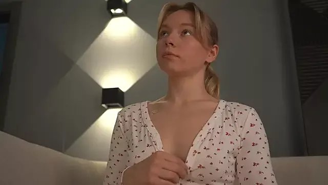 -Snowwwy- on StripChat