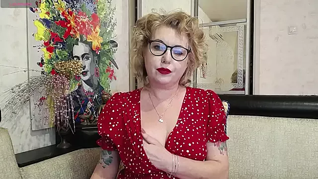 Offline -Yourwoman- on StripChat