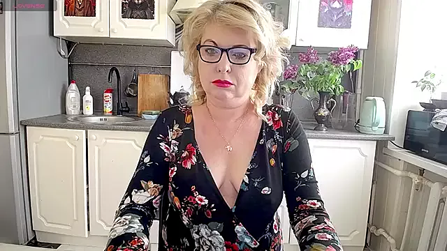 Offline -Yourwoman- on StripChat