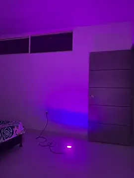 Offline 18_salo on StripChat