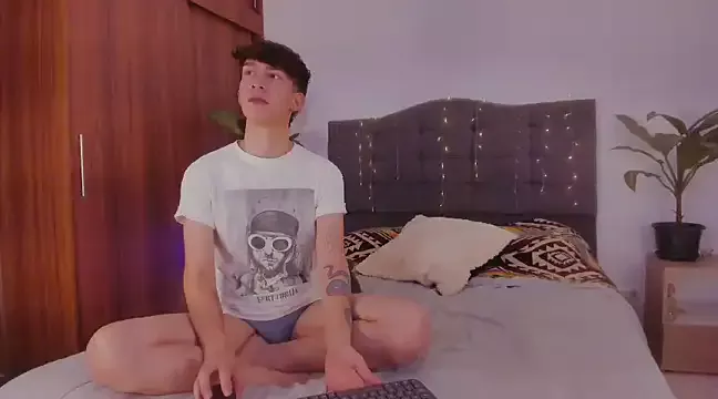 Offline 2gays_1Str8 on StripChat