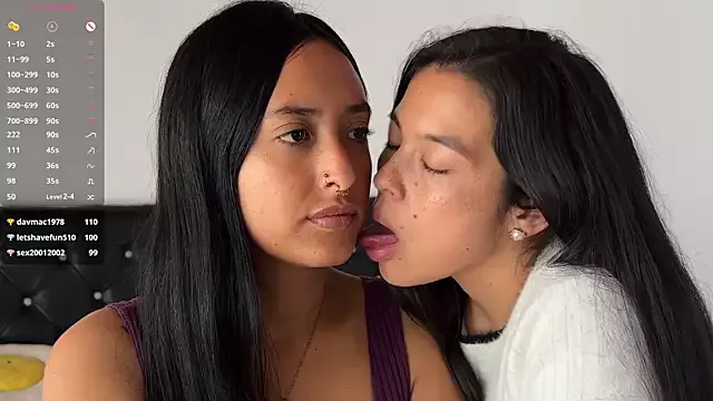 Freechat 2SummerLove1 on StripChat