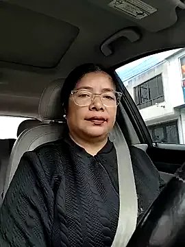 __valentina18 — Naked and a big squirt in the office 