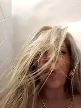 _Abril-Office1 on StripChat