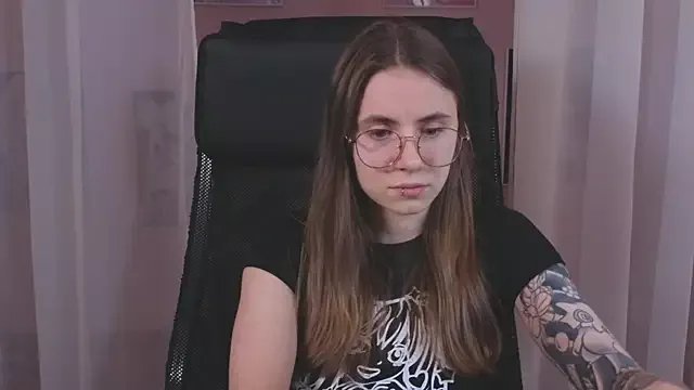 _AnnaStark_ on StripChat