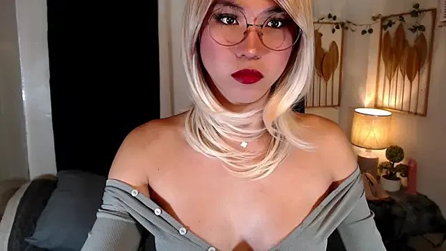 _AsianHinata_ on StripChat