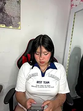 _Bella_7 on StripChat