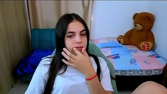 _elenna on StripChat