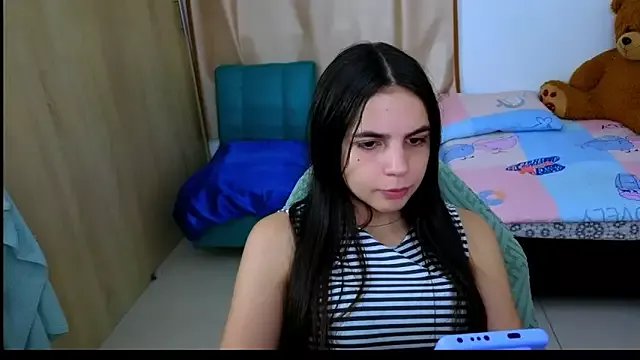 _elenna on StripChat