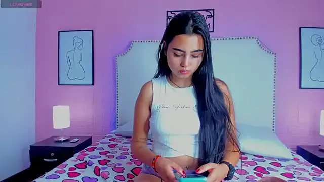 _Emma_whiitee_ on StripChat