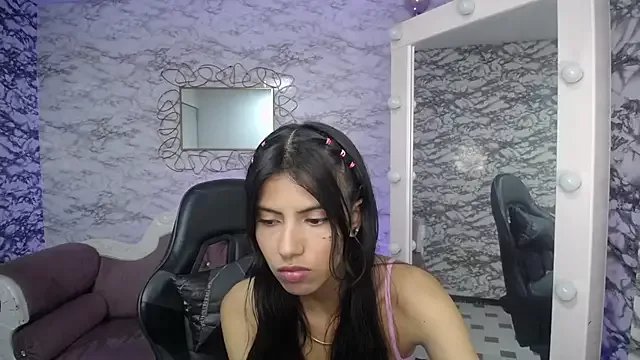 _Kitty_v on StripChat