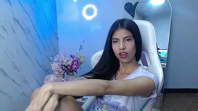 _Kitty_v on StripChat