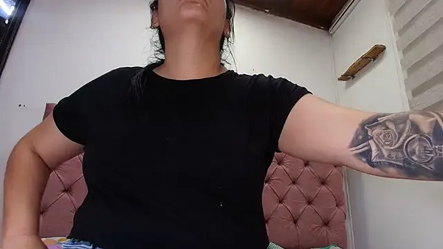 _linda_milk_ on StripChat