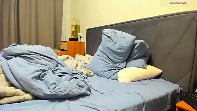 _Luna_Ly on StripChat