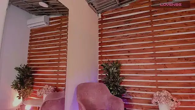 _MeganRain on StripChat