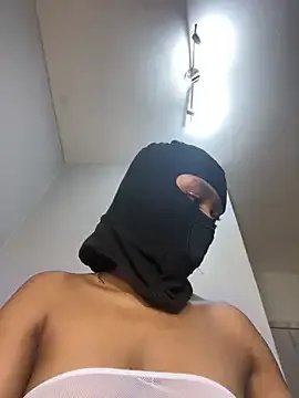 _wetaura on StripChat