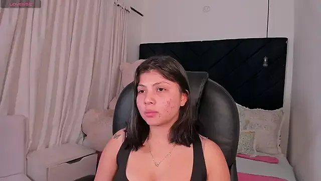 abby_roux on StripChat