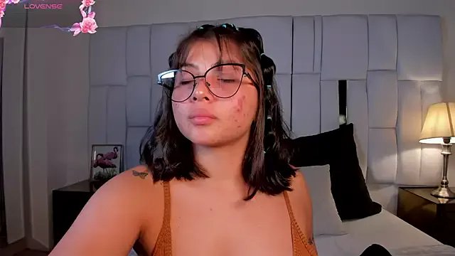 abby_roux on StripChat