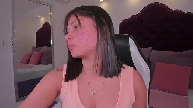 abby_roux on StripChat