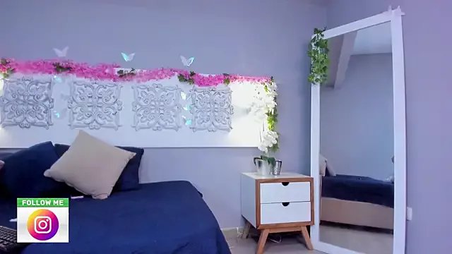 adelaa_11 on StripChat