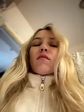 Adelina0001 on StripChat