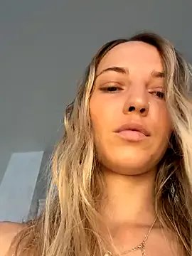 Adelina0001 on StripChat