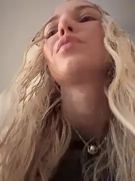 Adelina0001 on StripChat